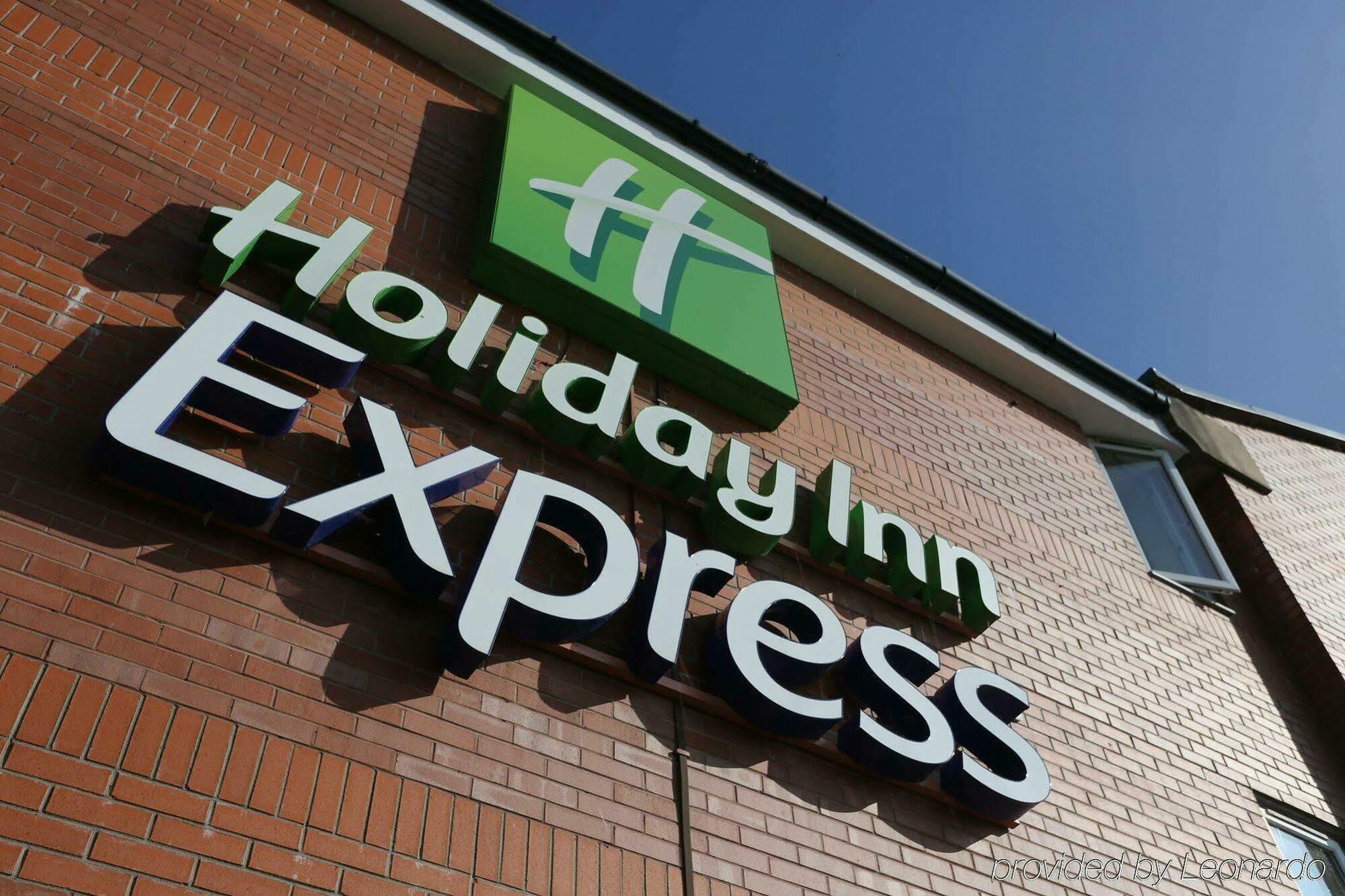 Holiday Inn Express Manchester East, An Ihg Hotel Esterno foto